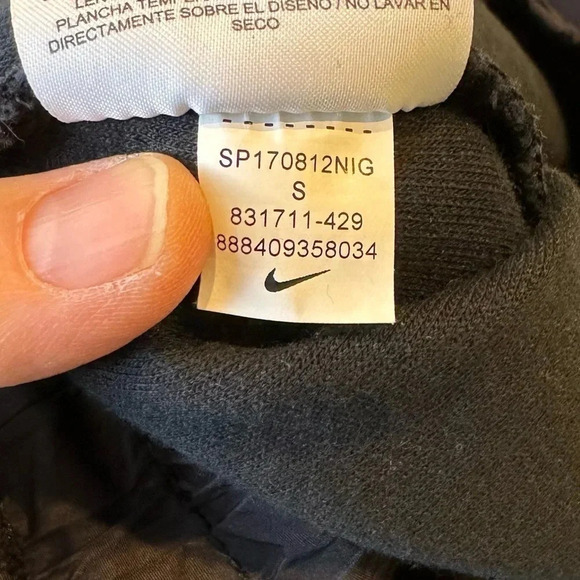 Nike Sportswear Tech Fleece Sneaker 3/4 crop pants joggers women’s size Small - Picture 11 of 13